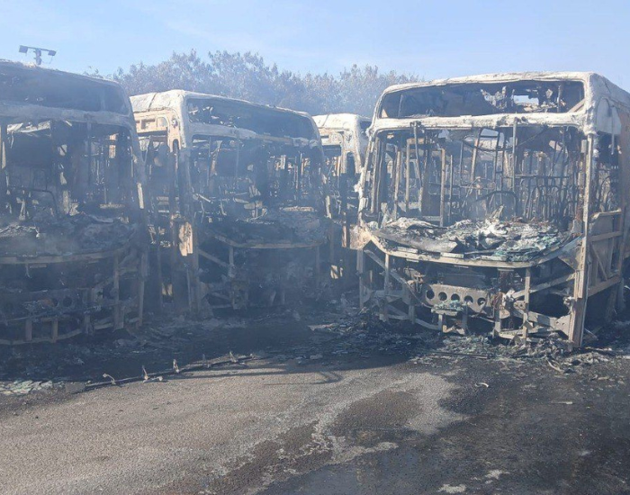 Incêndio deixa 27 ônibus totalmente queimados em Belo Horizonte | RADIO ALVORADA
